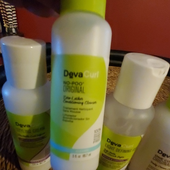 Set of 4 DevaCurl hair products - Picture 5 of 7